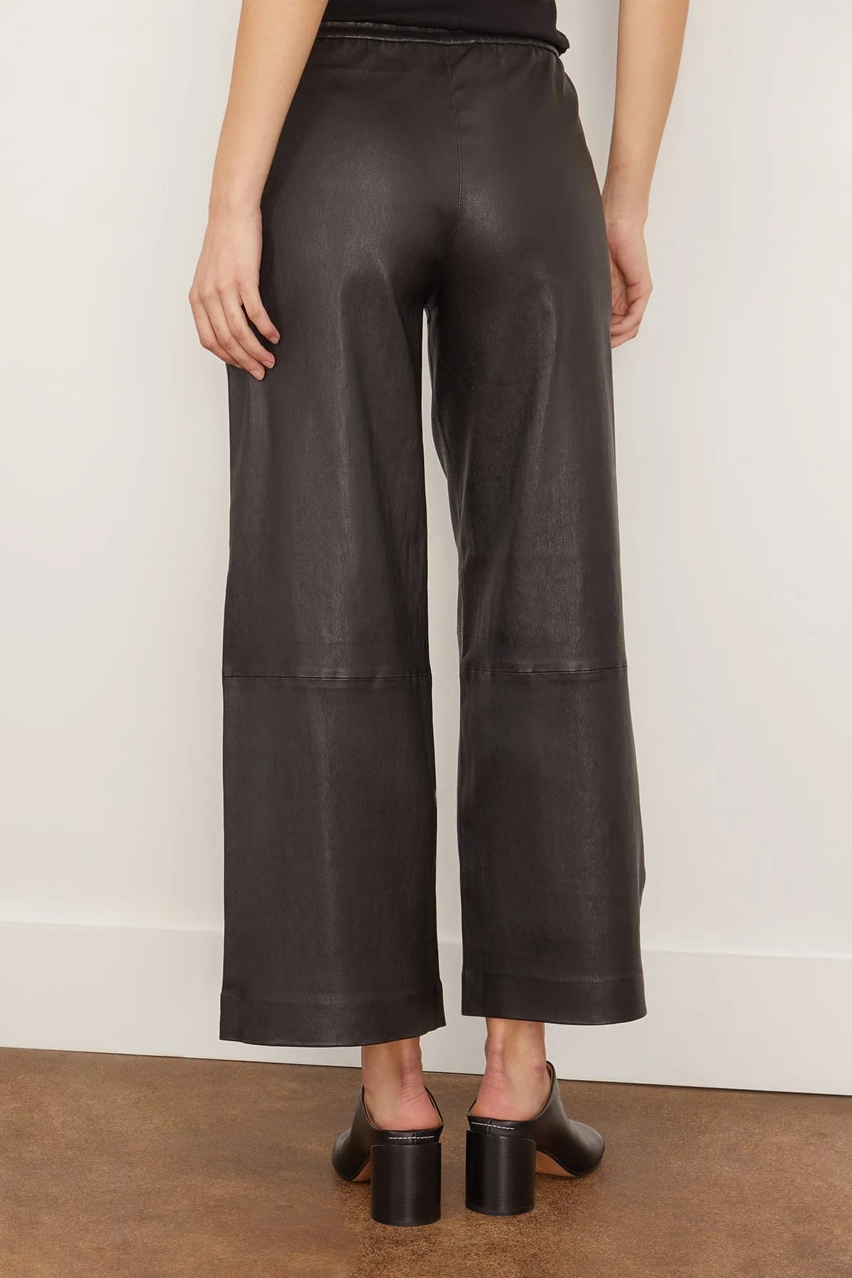 Cropped Baggy Pants in Black