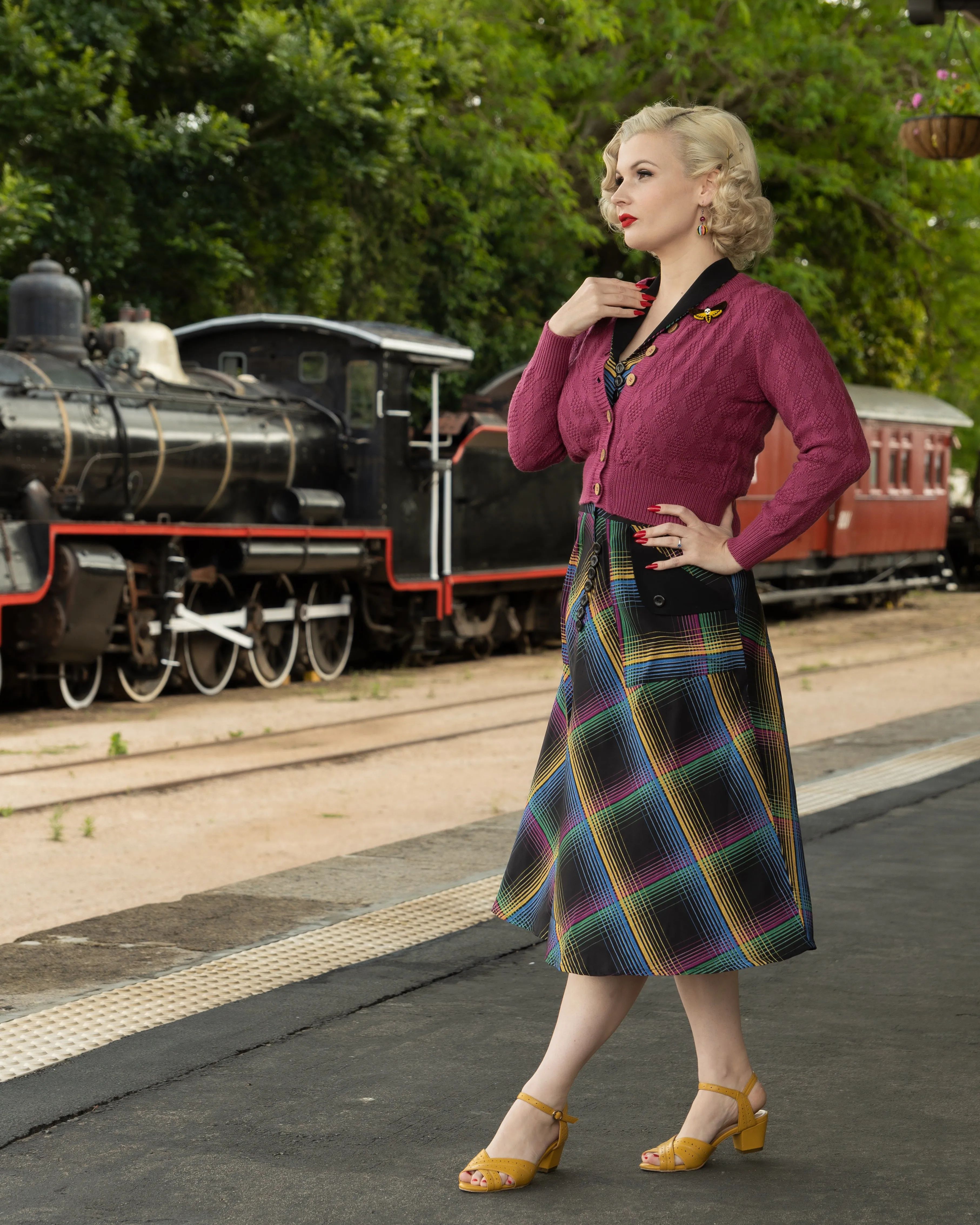 The "Sandra" Textured Diamond Knit Cardigan in Fuchsia Pink, 1940s & 50s Vintage Style